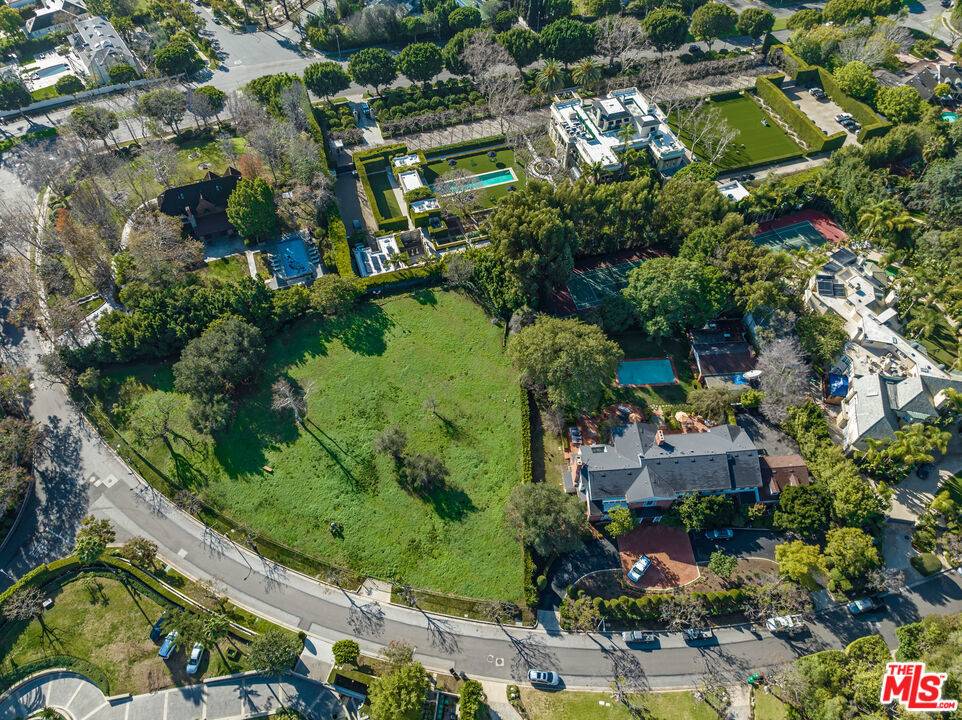 Beverly Hills, CA 90210,602 Mountain DR