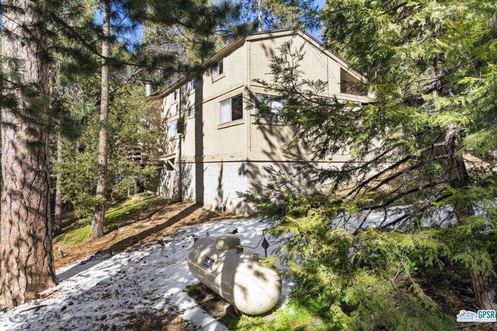 Idyllwild, CA 92549,25315 Acorn LN