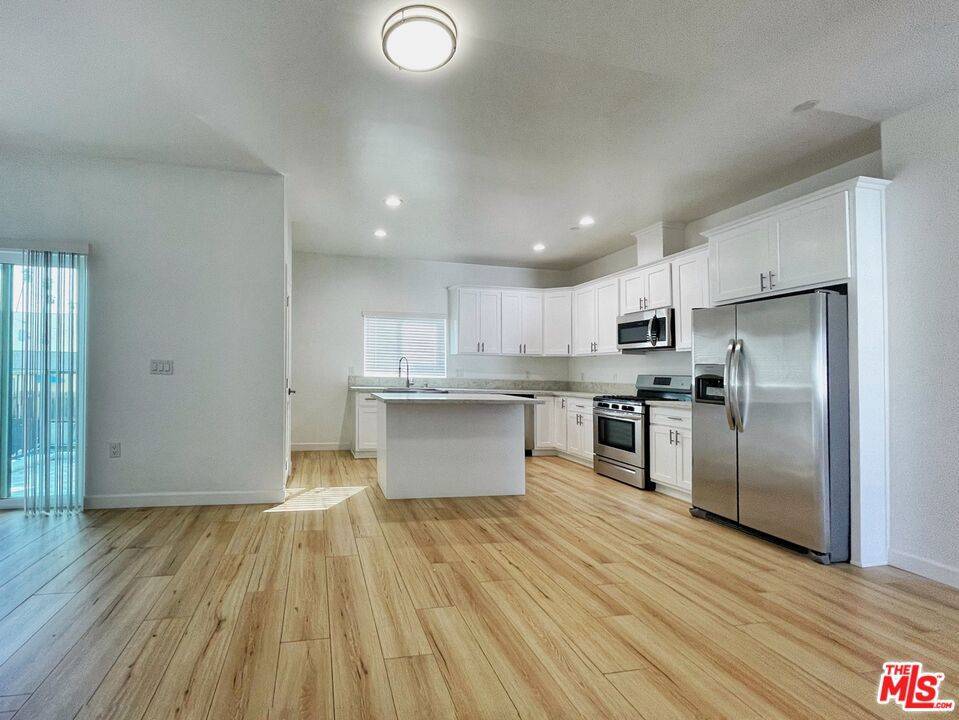 Los Angeles, CA 90004,246 N Catalina ST #4