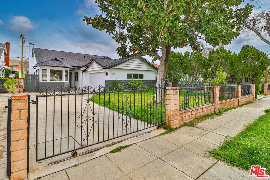 San Fernando, CA 91340,1219 Mountain View ST