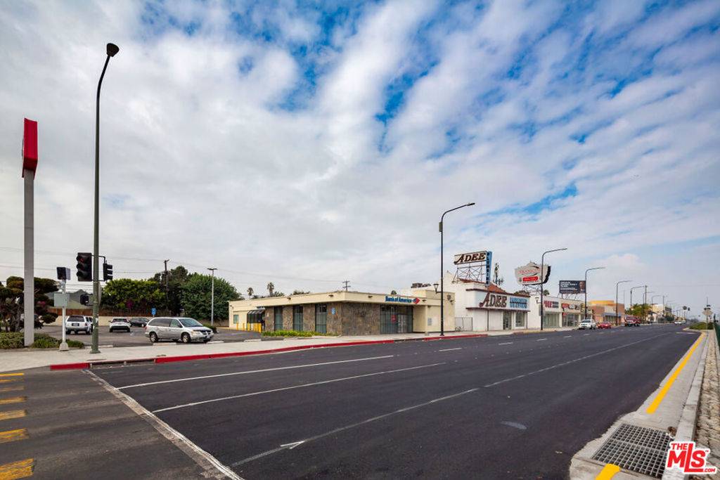 Los Angeles, CA 90043,5471 Crenshaw BLVD