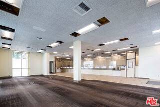 Los Angeles, CA 90043,5471 Crenshaw BLVD
