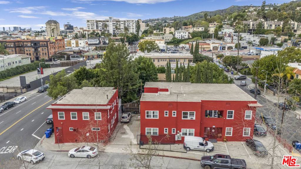 Los Angeles, CA 90068,6400 Dix ST