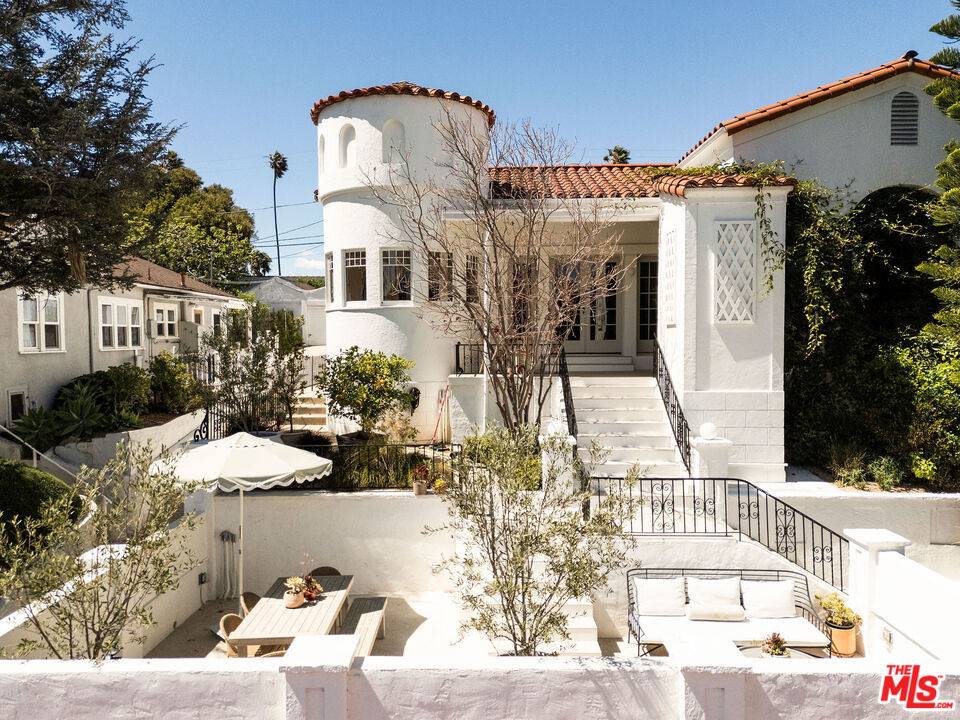 Los Angeles, CA 90026,1401 Mccollum ST