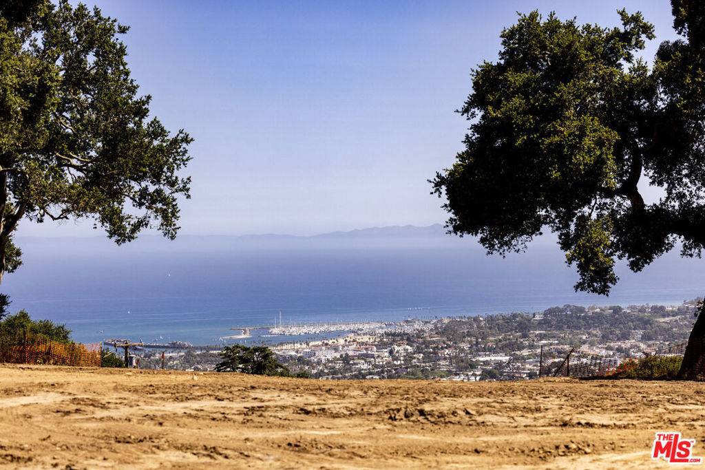 Santa Barbara, CA 93103,1326 Hillcrest RD