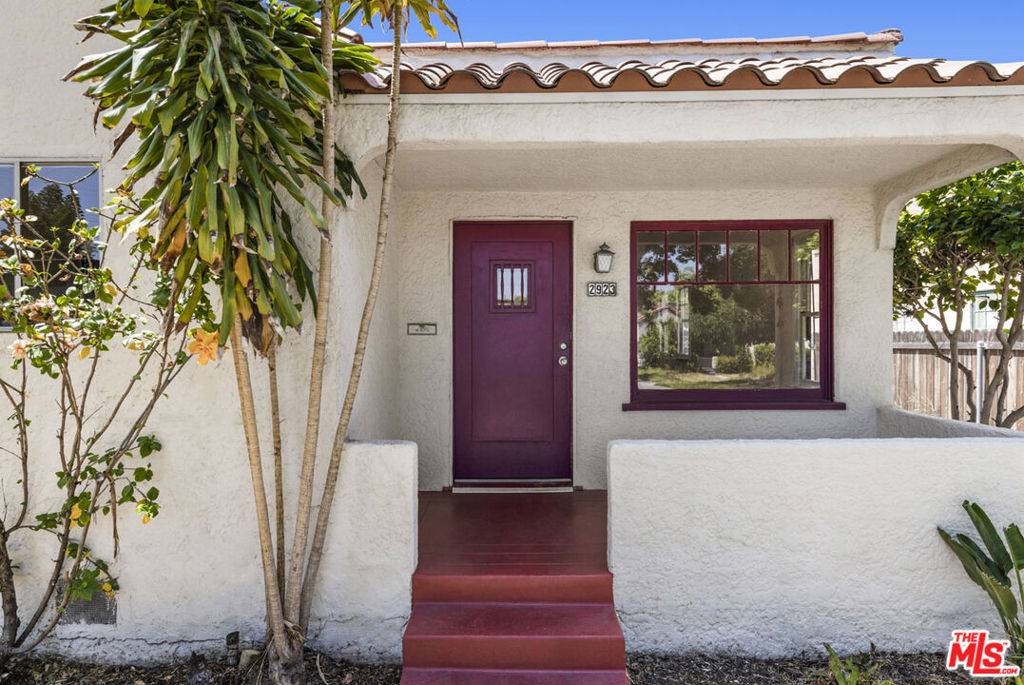 Los Angeles, CA 90039,2923 Acresite ST