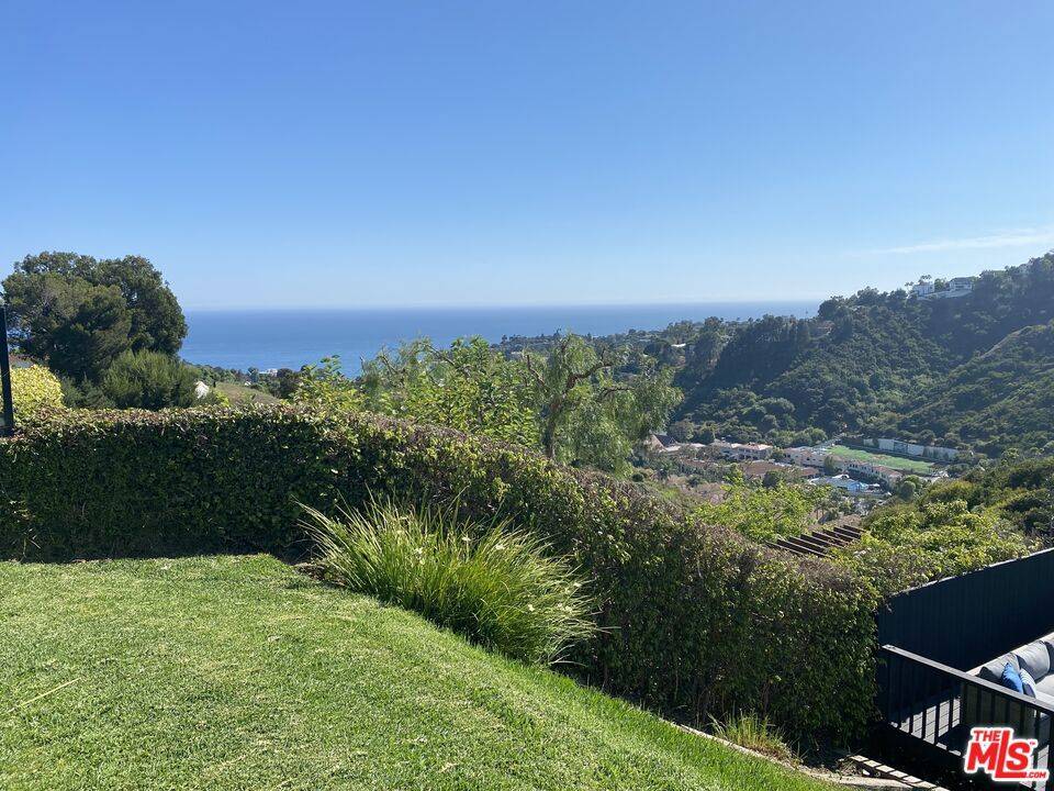 Pacific Palisades, CA 90272,823 Enchanted WAY