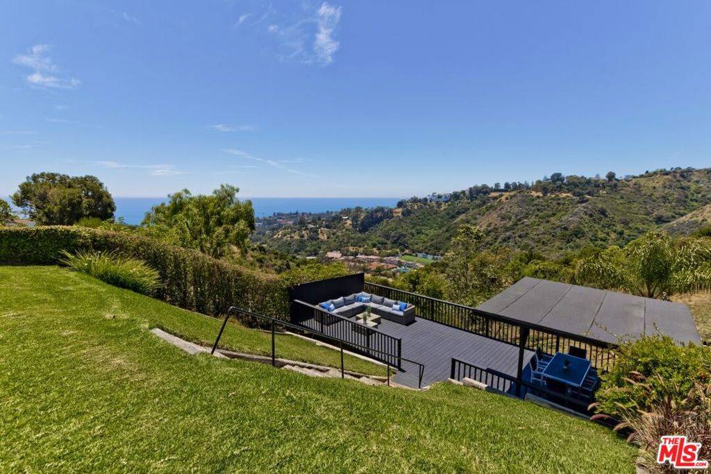 Pacific Palisades, CA 90272,823 Enchanted WAY