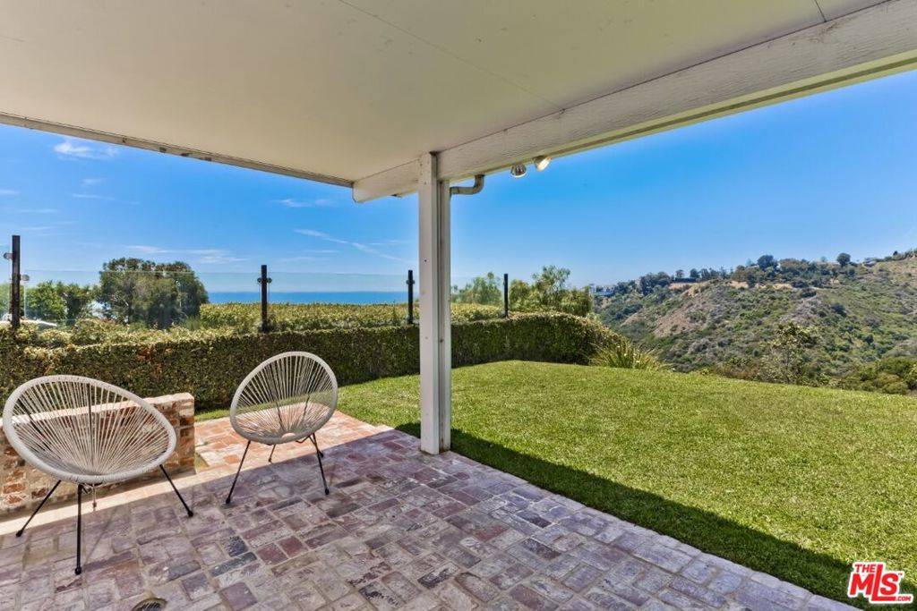 Pacific Palisades, CA 90272,823 Enchanted WAY