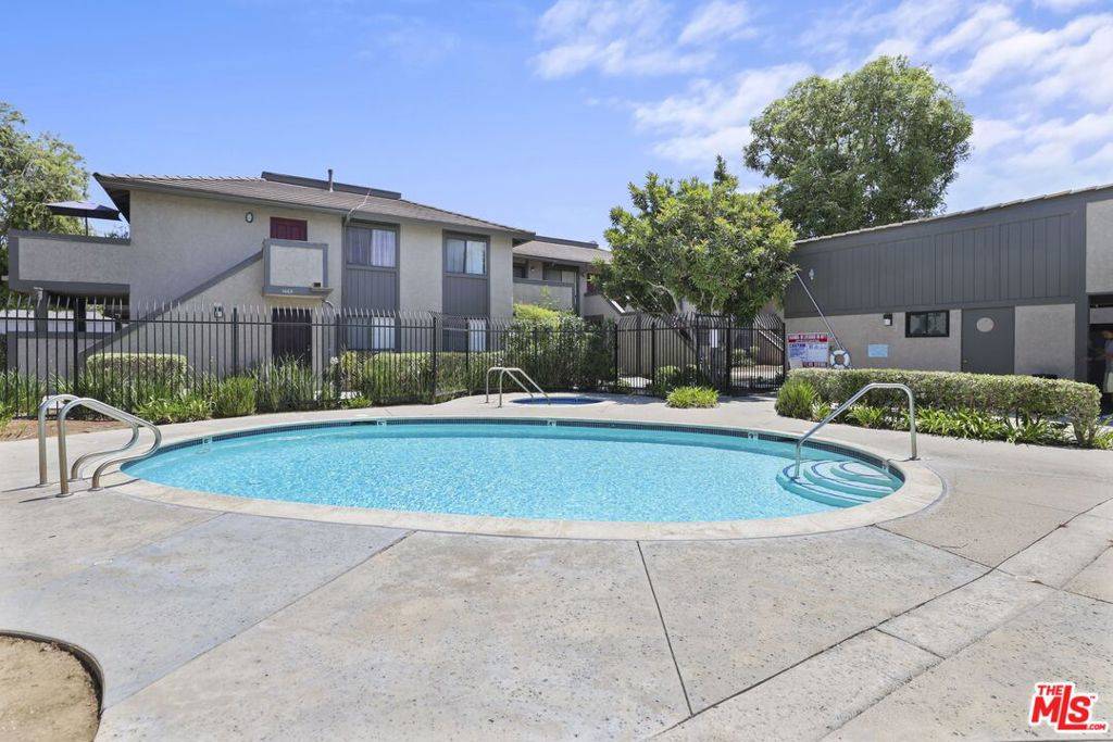 Moorpark, CA 93021,150 Majestic CT #1011