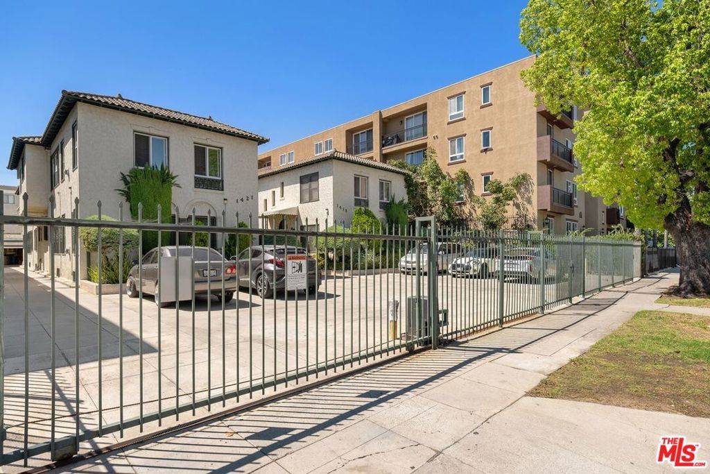Los Angeles, CA 90019,1415 S St Andrews PL