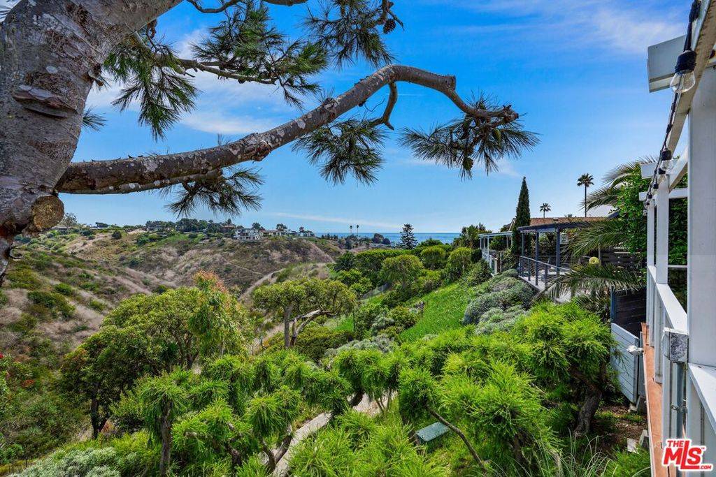 Malibu, CA 90265,29500 Heathercliff #105