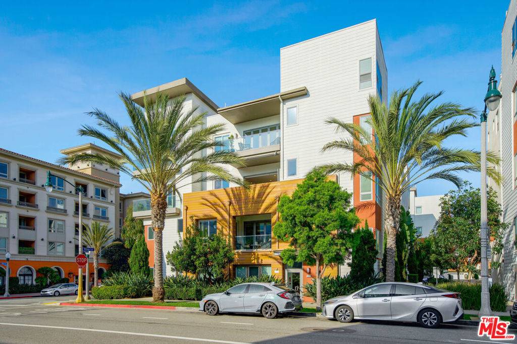 Playa Vista, CA 90094,12698 Sandhill LN #2