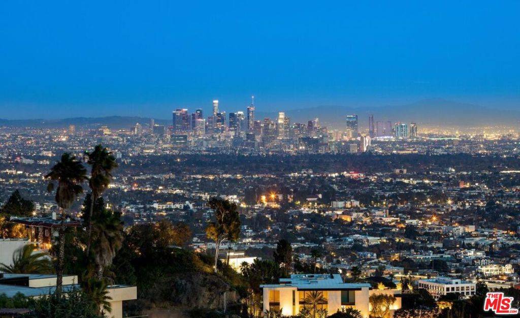 Los Angeles, CA 90069,9443 Sierra Mar PL