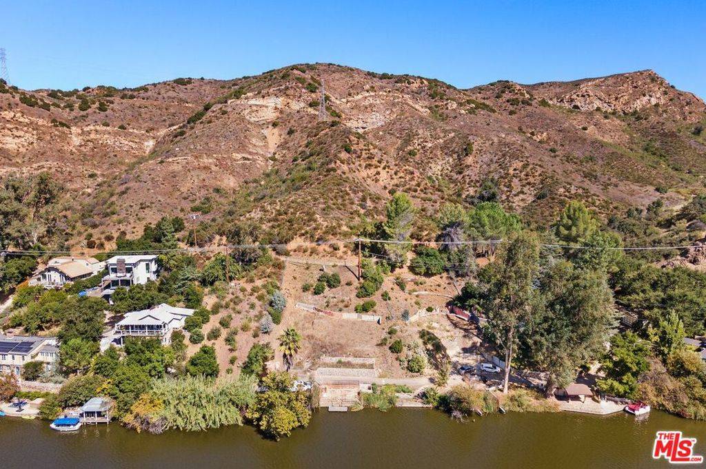 Agoura, CA 91301,2040 E Lakeshore DR