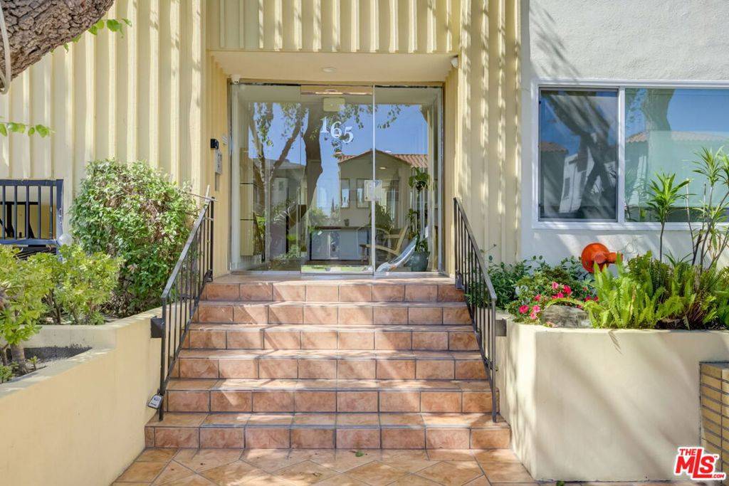 Beverly Hills, CA 90211,165 N SWALL DR #303