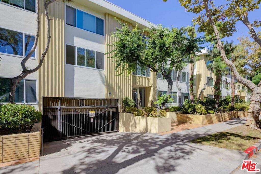 Beverly Hills, CA 90211,165 N SWALL DR #303