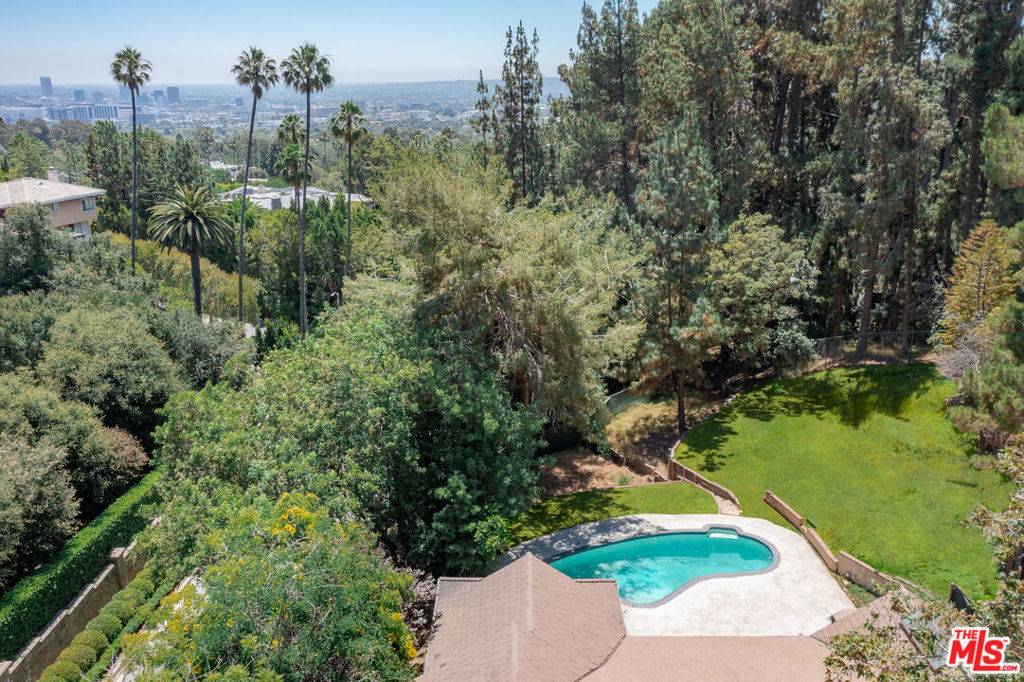 Beverly Hills, CA 90210,1119 Schuyler RD