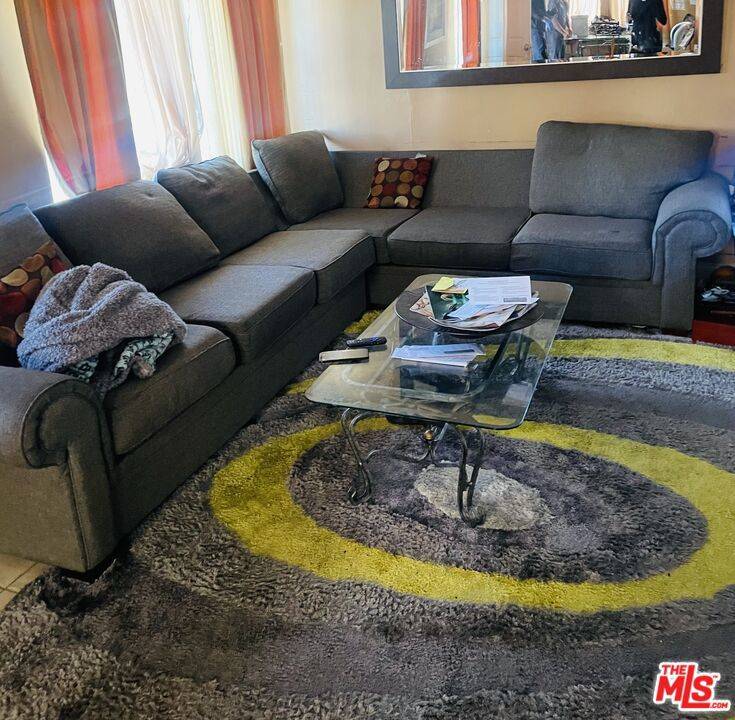 Los Angeles, CA 90043,3318 W 66th PL