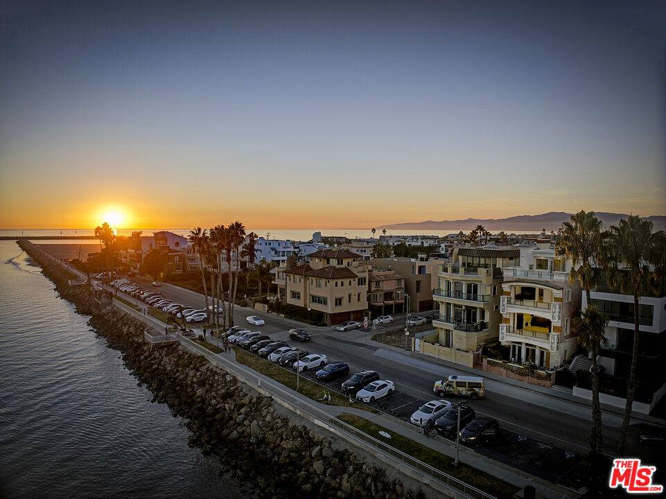 Marina Del Rey, CA 90292,123 Via Marina