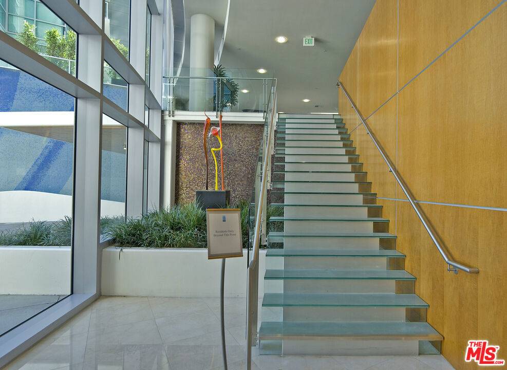 Marina Del Rey, CA 90292,13700 Marina Pointe DR #722