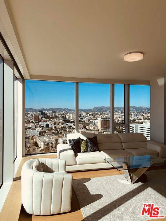 Los Angeles, CA 90017,889 Francisco ST #2806