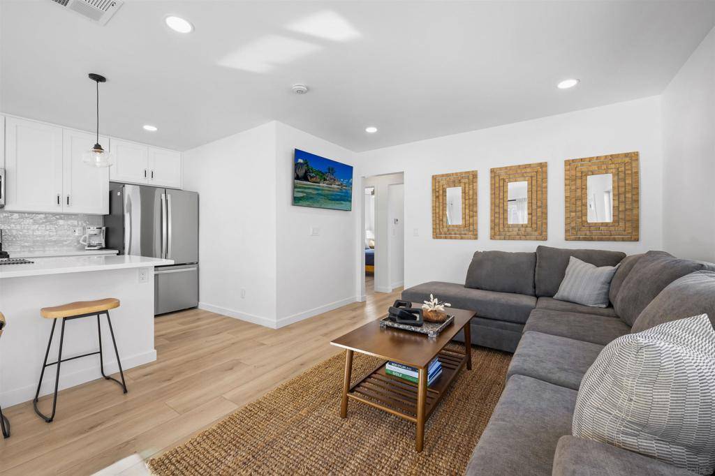 San Diego, CA 92109,836 Island Ct
