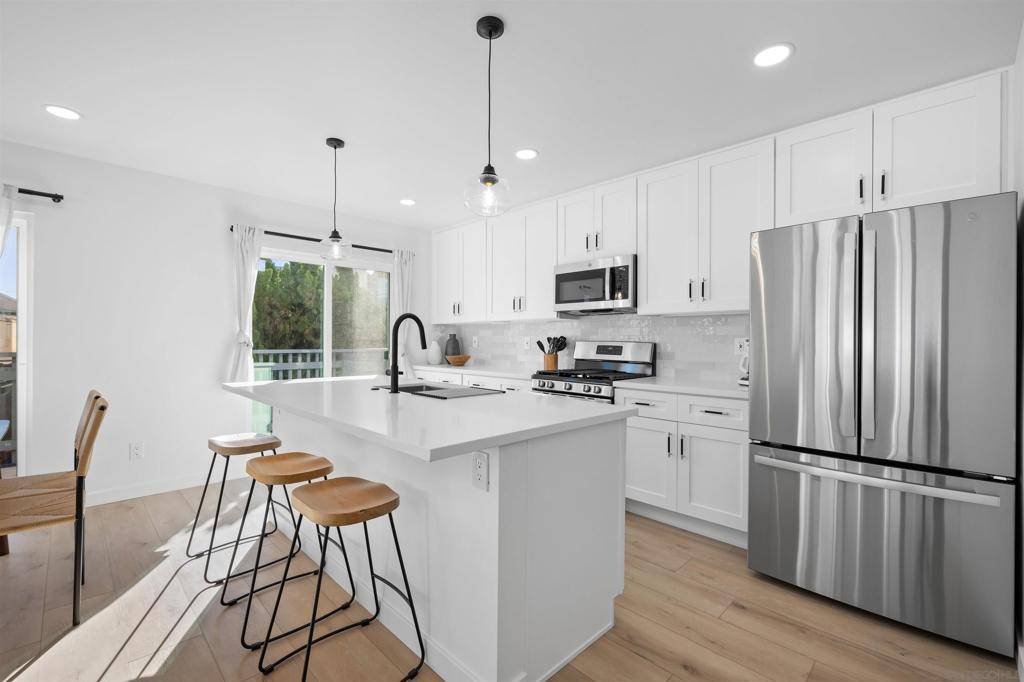 San Diego, CA 92109,836 Island Ct