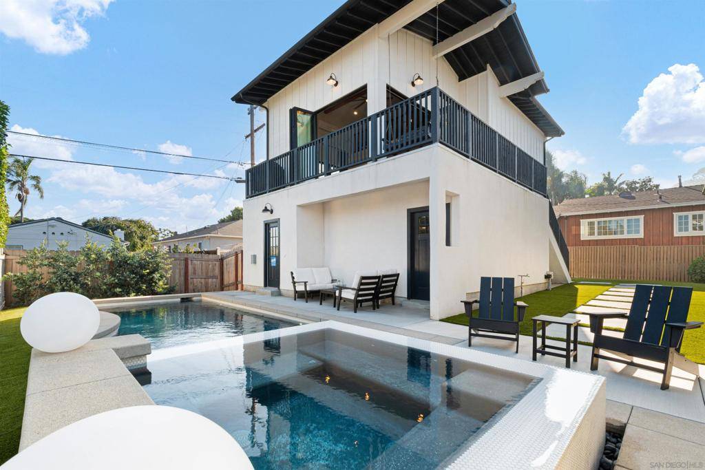San Diego, CA 92107,3851 Centraloma Dr