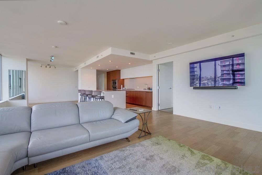 San Diego, CA 92101,1388 Kettner Blvd #1902