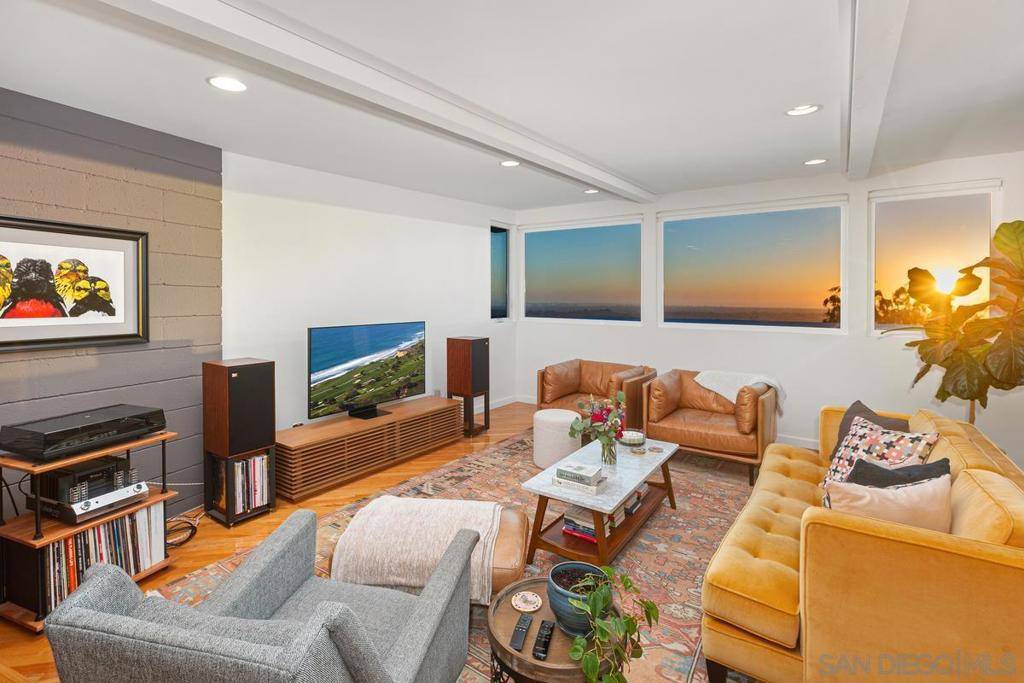 La Mesa, CA 91941,4343 Summit Dr