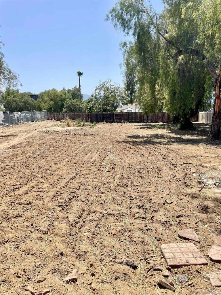 Corona, CA 92879,13801 Magnolia Ave