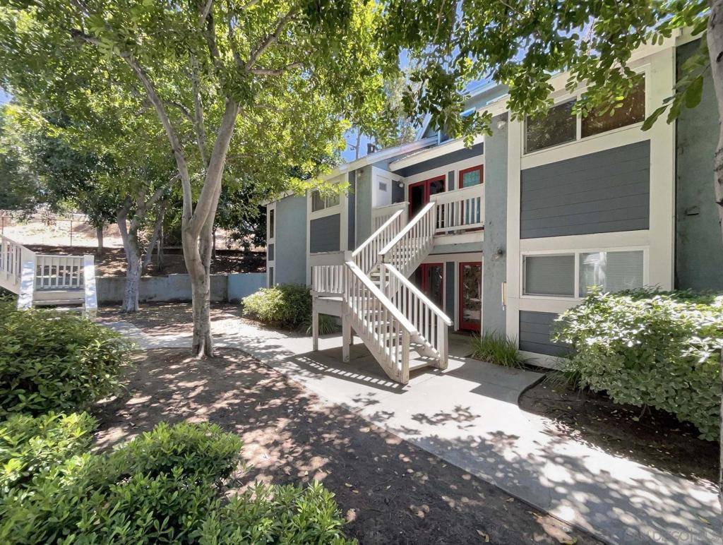 Escondido, CA 92029,1564 Tanglewood Ln #11