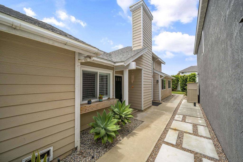 Carlsbad, CA 92011,808 Windcrest