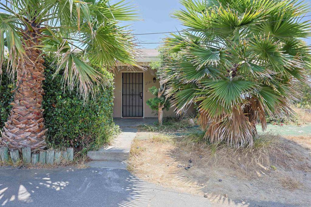 Vista, CA 92083,219 Plymouth Dr