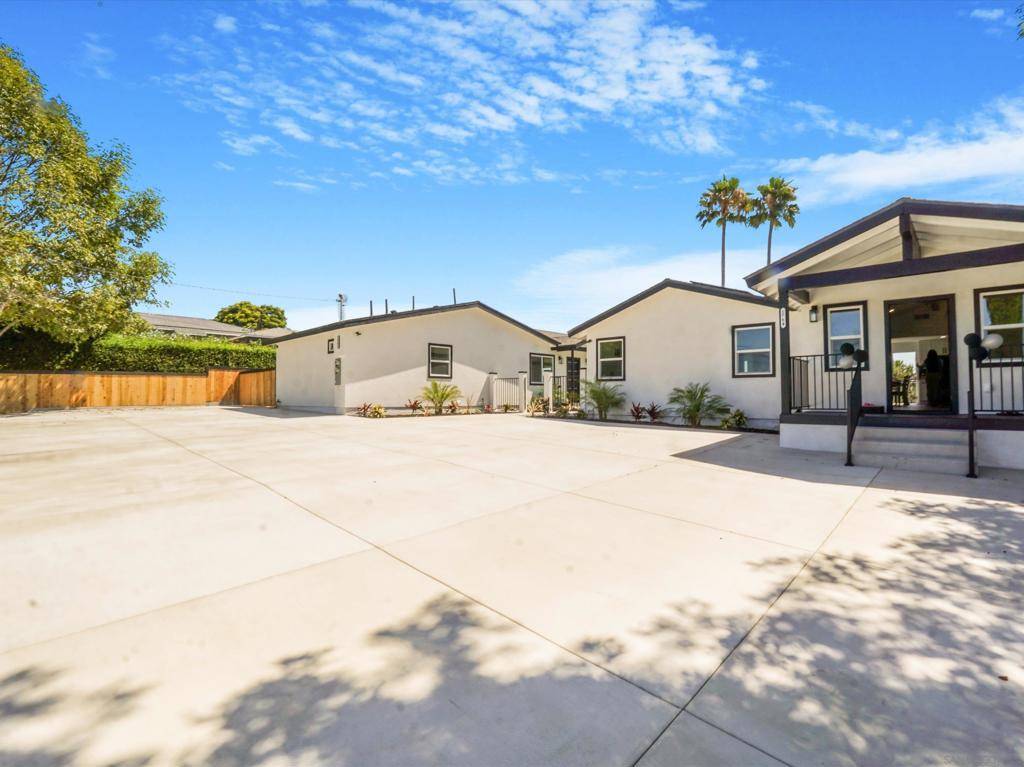 Vista, CA 92083,1764 Watson Way