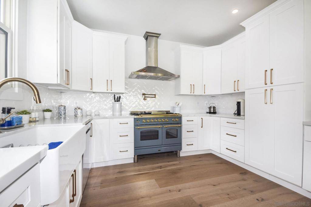 924 D Avenue Coronado, CA 92118