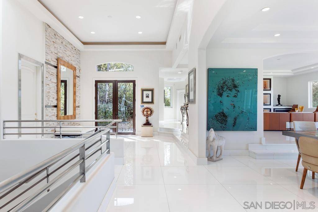 La Jolla, CA 92037,6617 Muirlands Dr