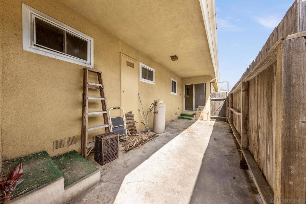 Hawthorne, CA 90250,4718 W 130th