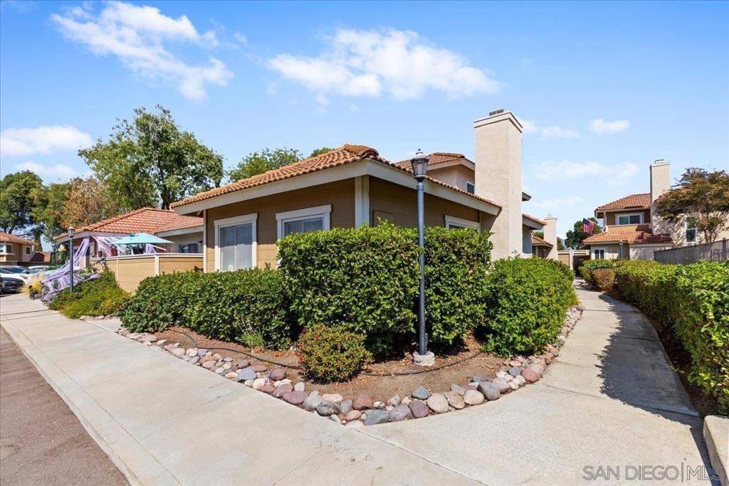 Santee, CA 92071,10730 Holly Meadows Dr #A