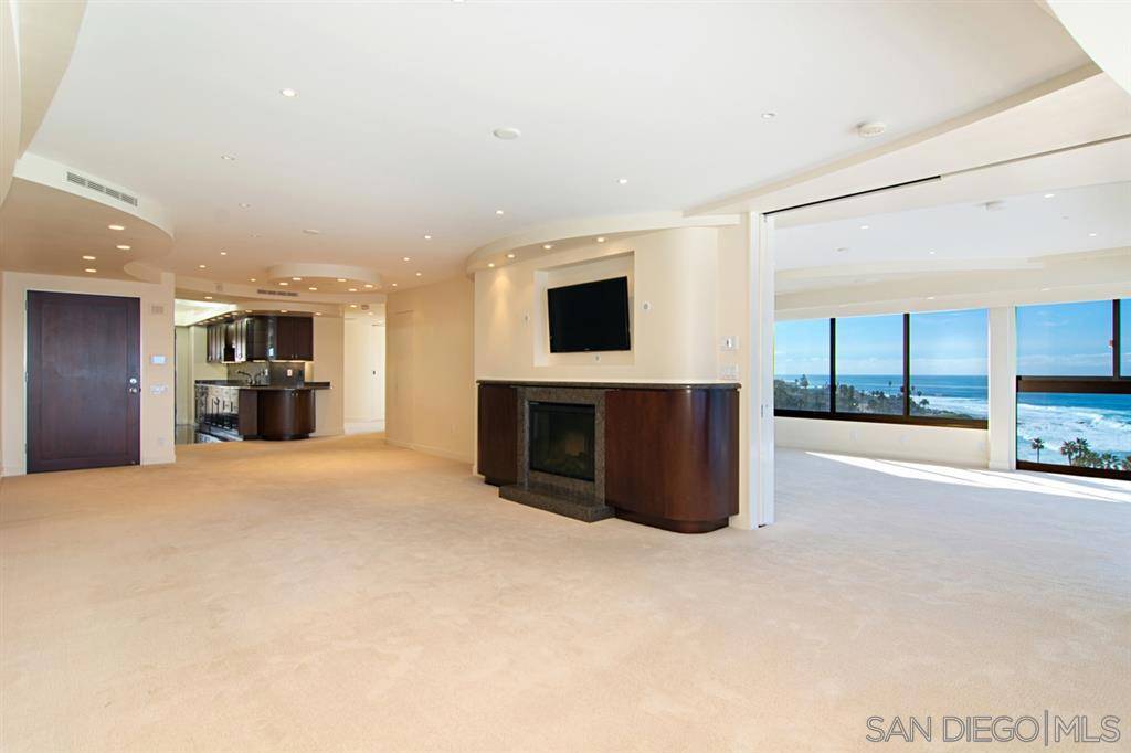 La Jolla, CA 92037,939 Coast Blvd #15E