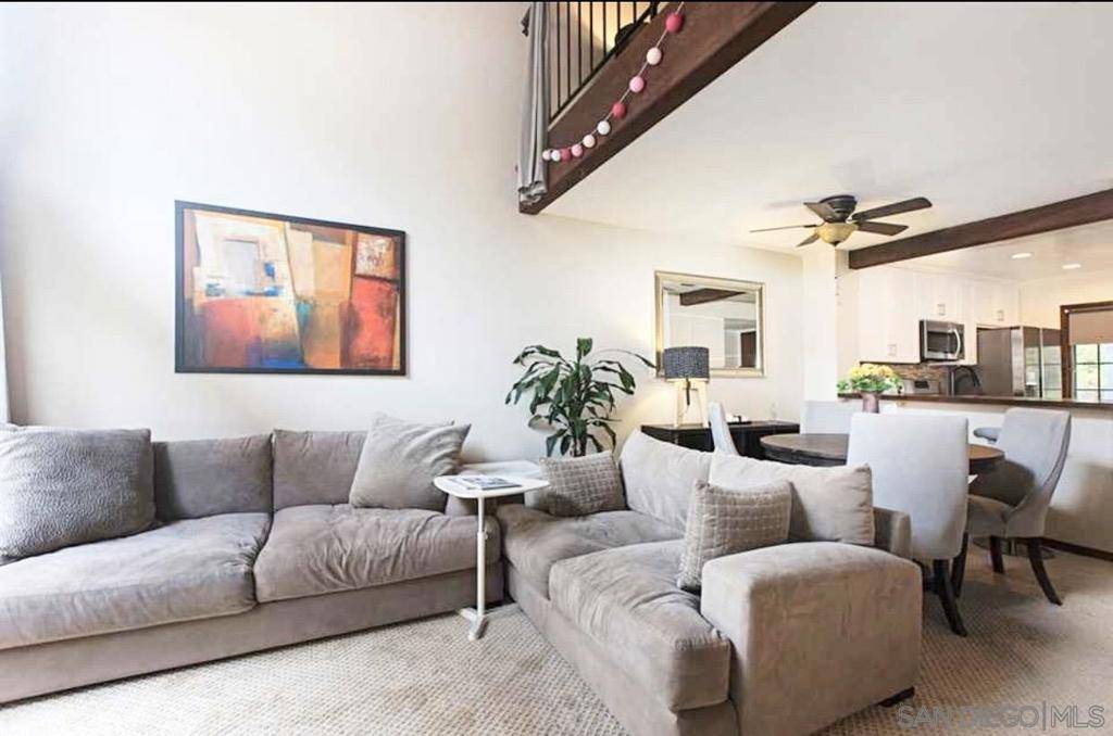 La Jolla, CA 92037,8682 Villa La Jolla Dr #2