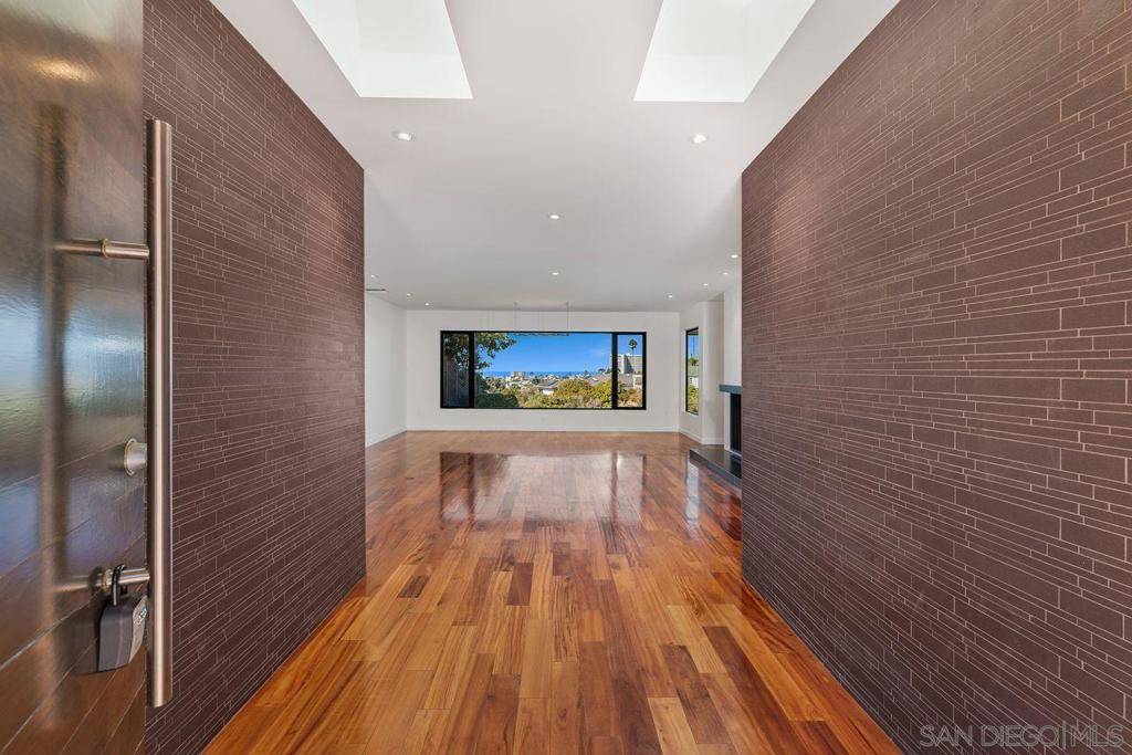 La Jolla, CA 92037,6561 Avenida Wilfredo