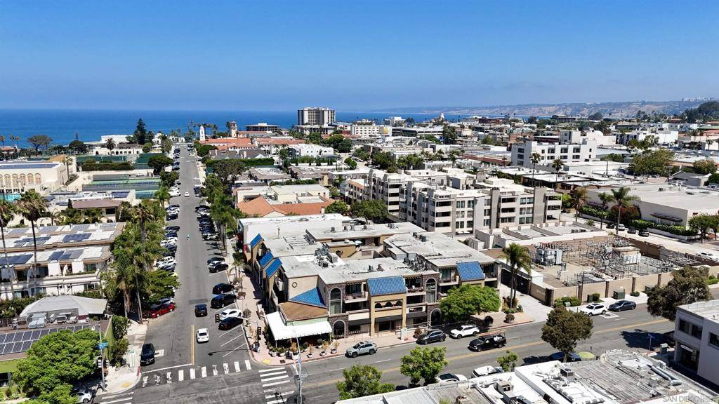 La Jolla, CA 92037,7509 Draper Ave #308