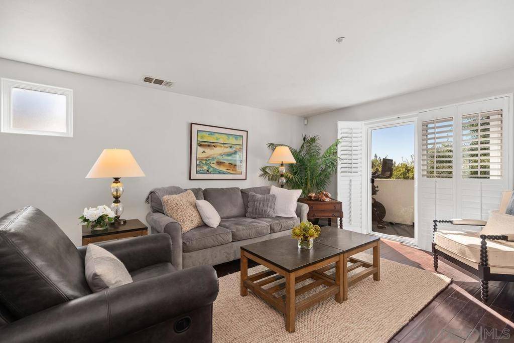 La Jolla, CA 92037,366 Forward #Unit B