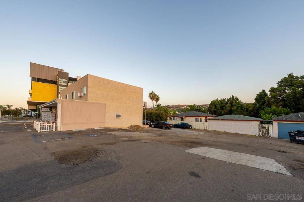 7968 BROADWAY Lemon Grove, CA 91945