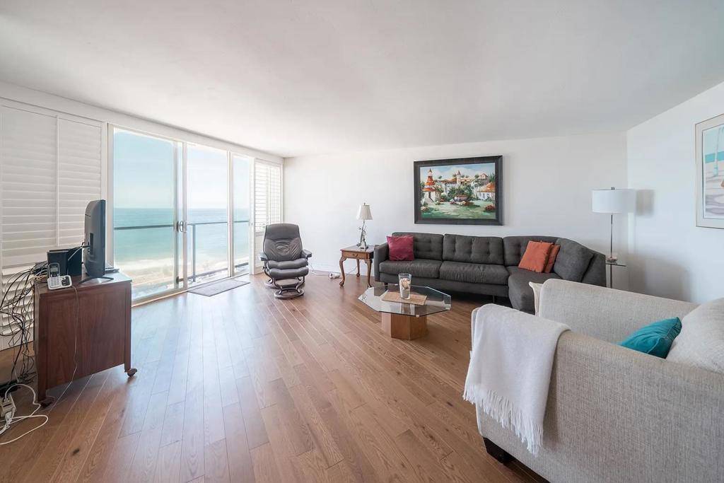 La Jolla, CA 92037,909 Coast Blvd #21