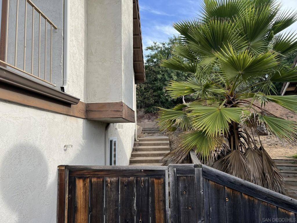 Escondido, CA 92027,1608 Madrone Glen