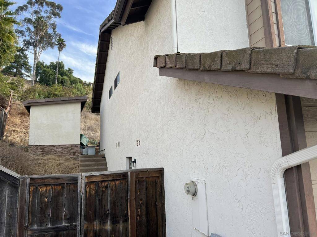 Escondido, CA 92027,1608 Madrone Glen