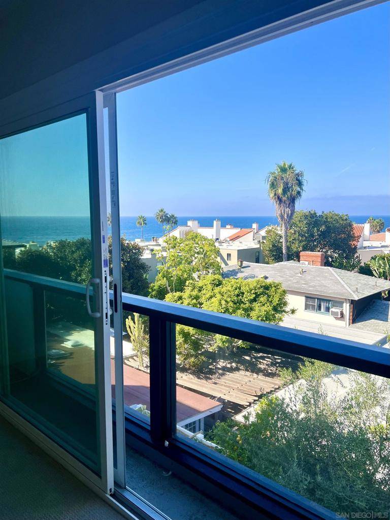 La Jolla, CA 92037,230 Prospect St #33